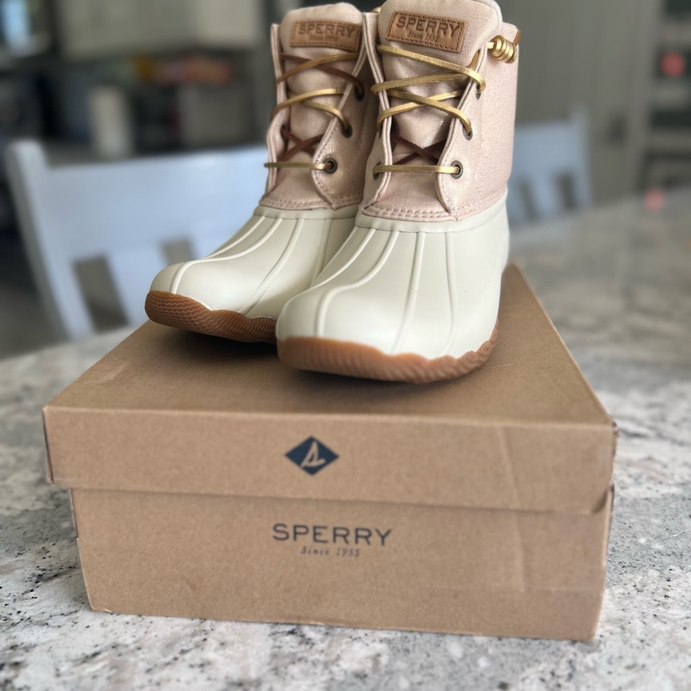 Sperry Womans Beige and Off-White Boots